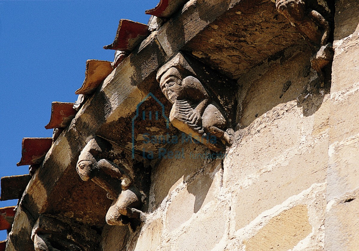 Canecillos del ábside