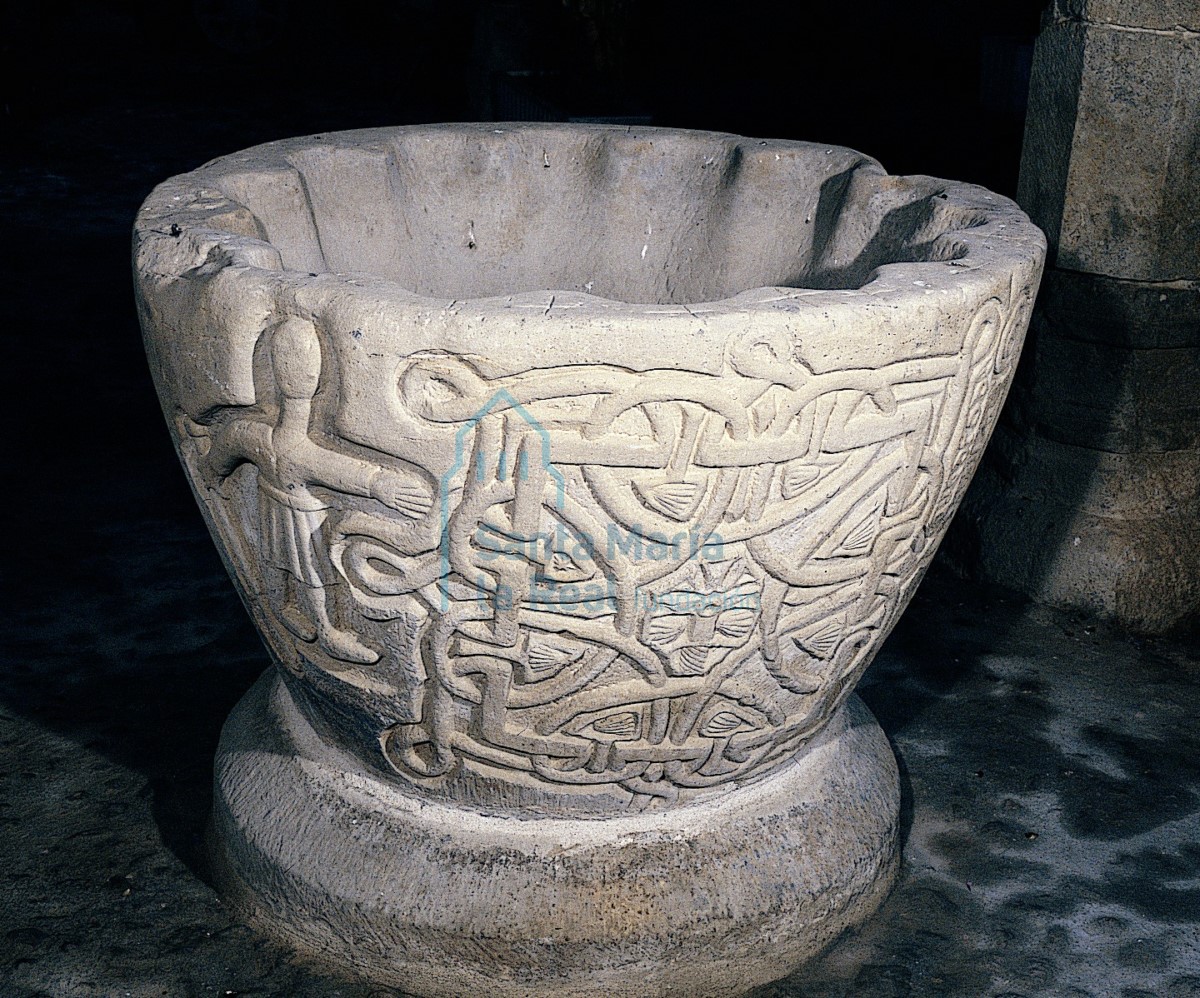 Pila bautismal de Cillamayor, en la Colección Fontaneda del Castillo de Ampudia