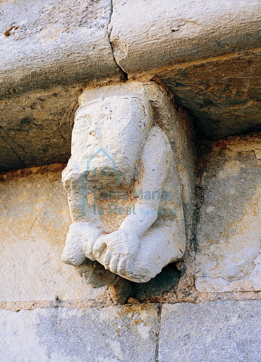 Canecillo del ábside