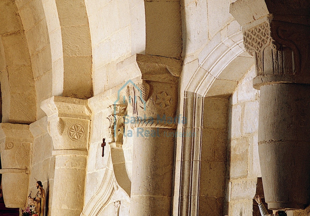 Capiteles de la nave