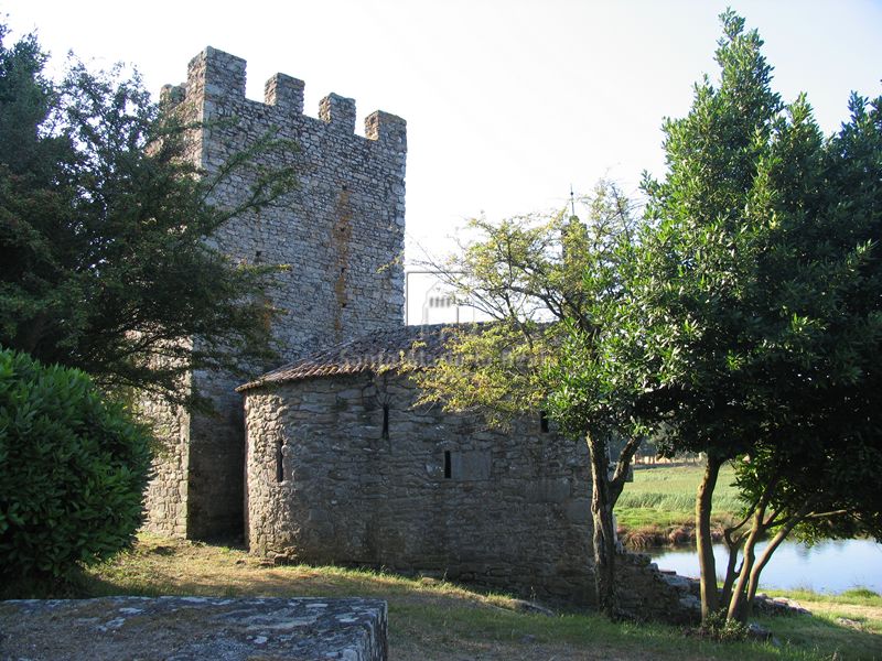 Ermita y torre vistas desde el este