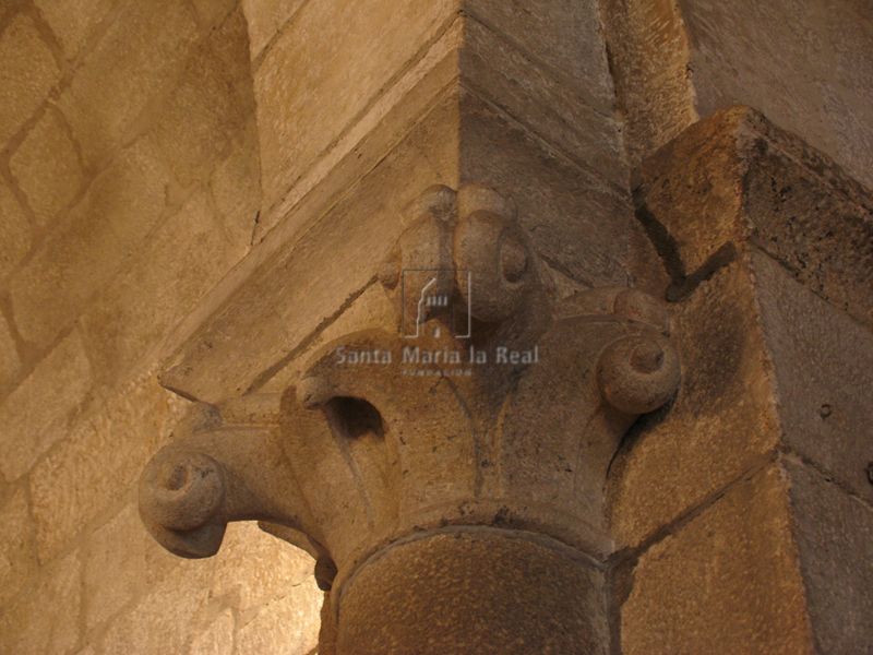 Capitel del interior del ábside