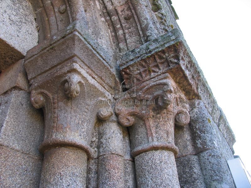 Capiteles meridionales de la fachada occidental