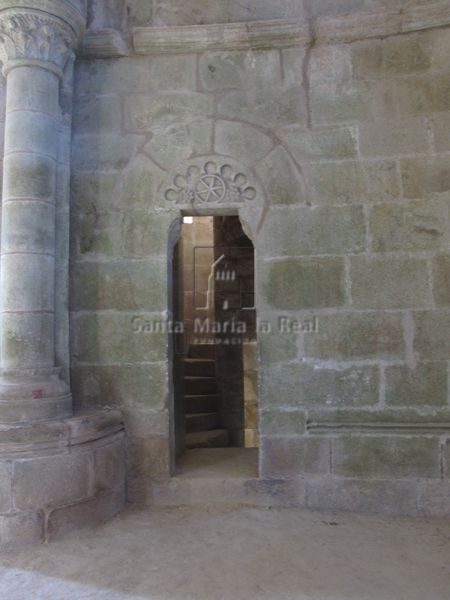 Puerta de entrada a la torre