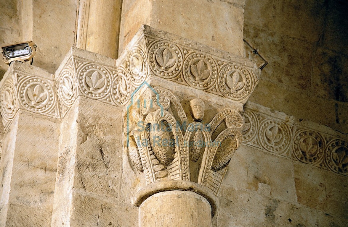Capitel de brazo sur del transepto