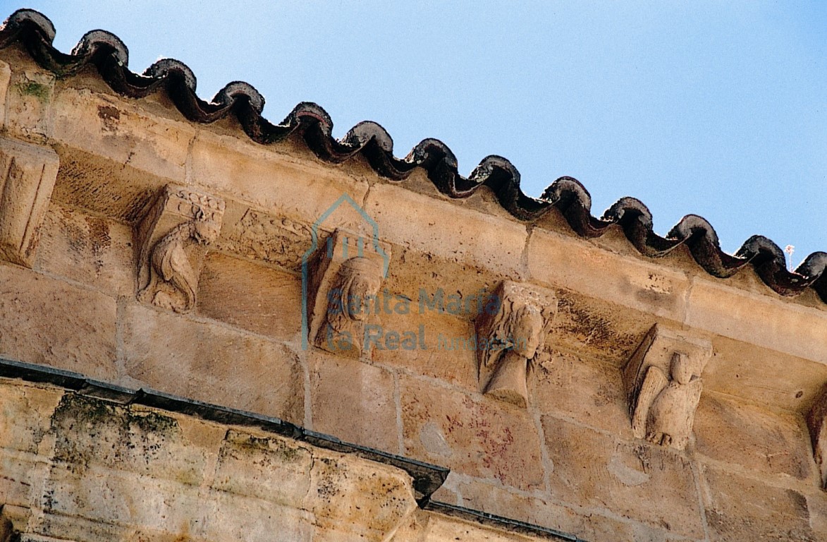 Canecillos del muro norte de la nave