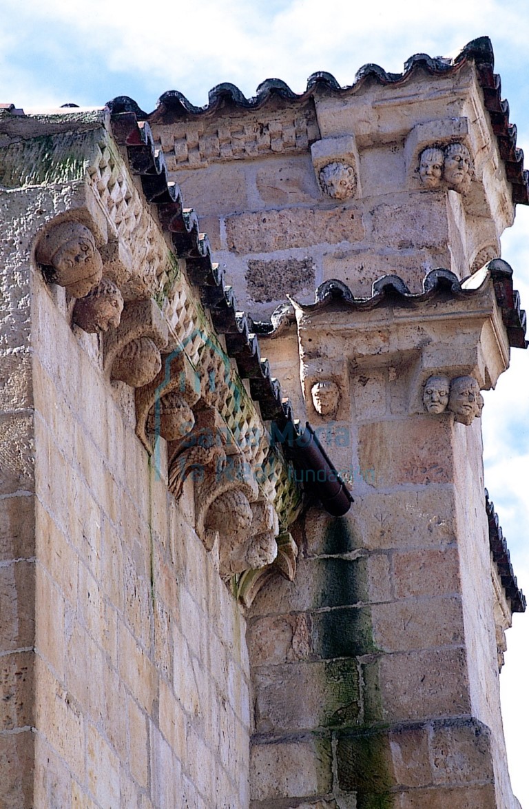 Canecillos de la capilla del evangelio y del crucero