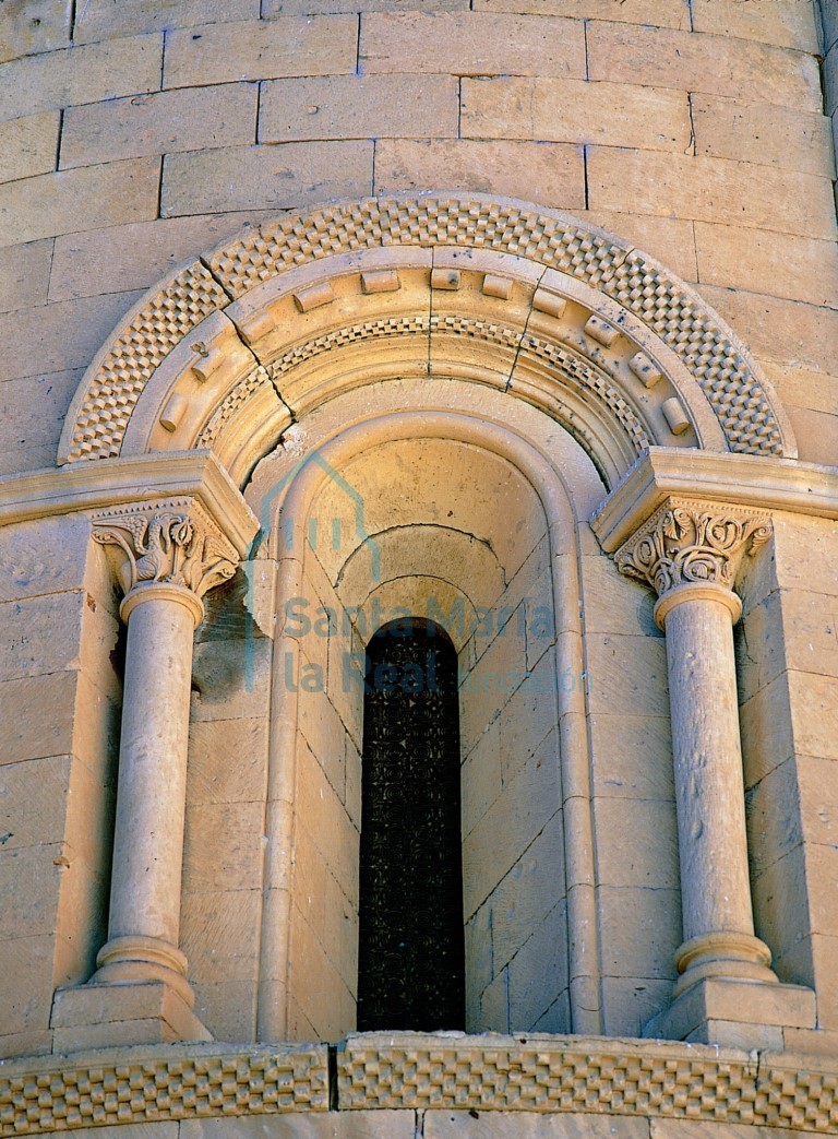 Ventana de la cabecera