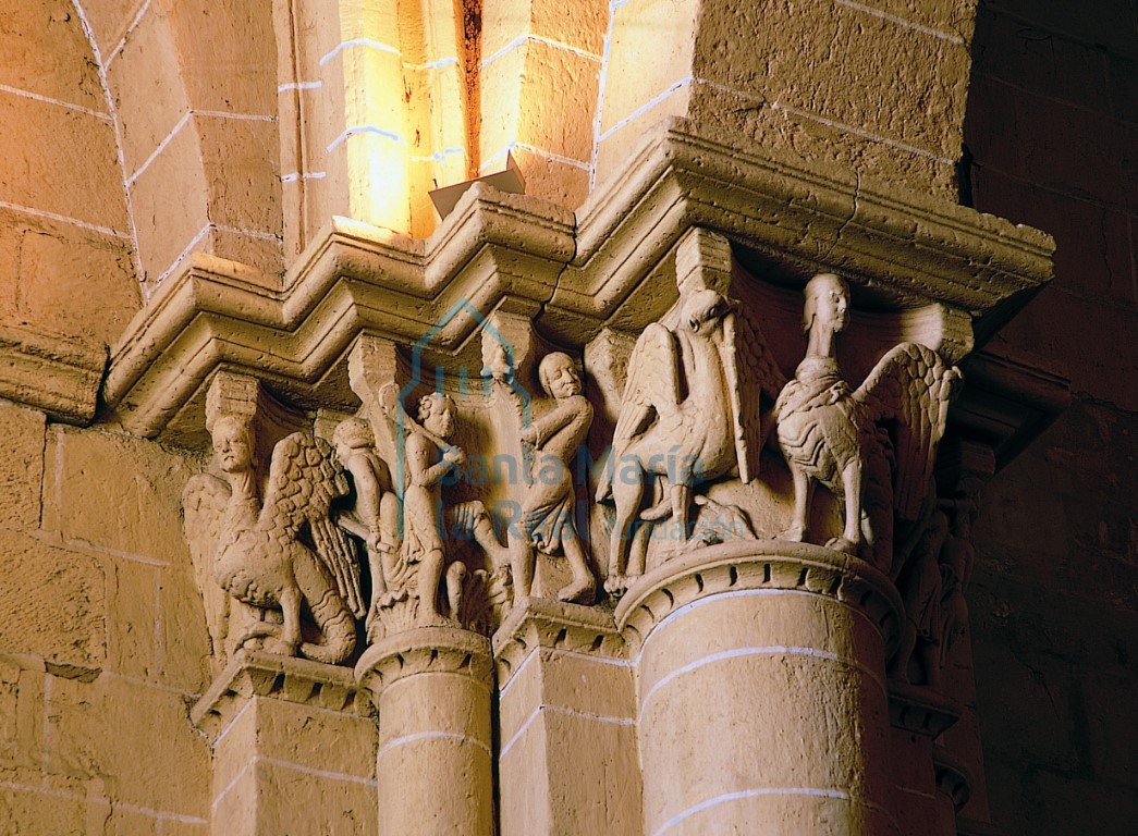 Capiteles del interior