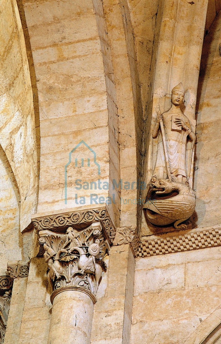 Capitel y estatua-nervio