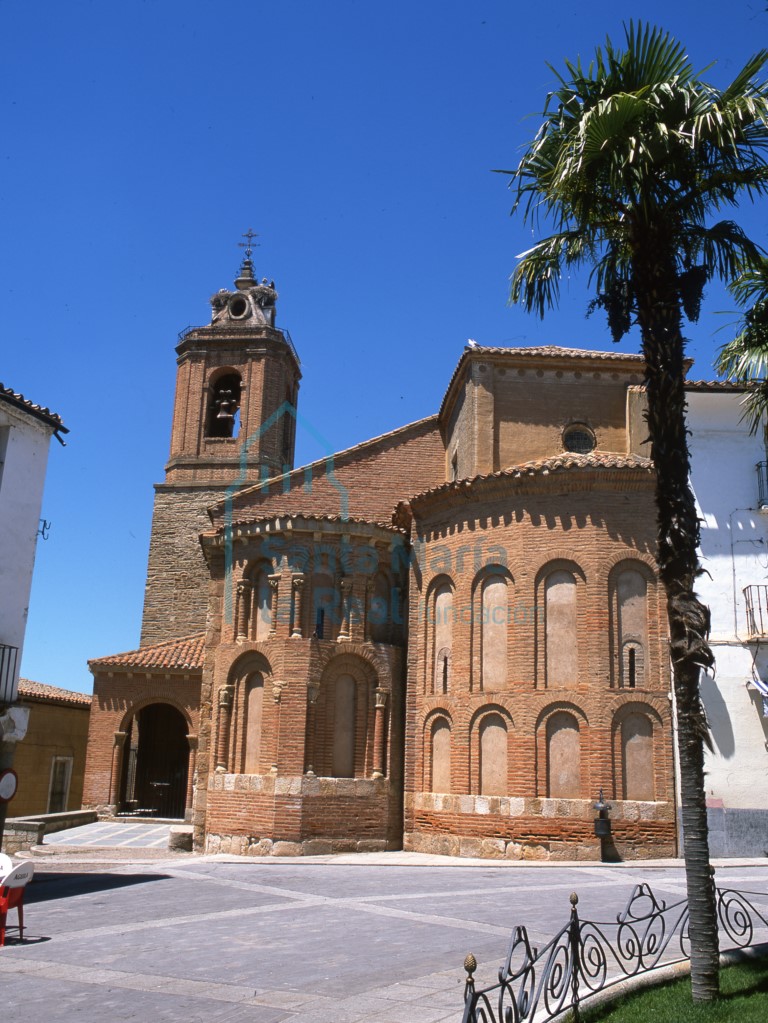 Iglesia de San Juan vista desde la plaza