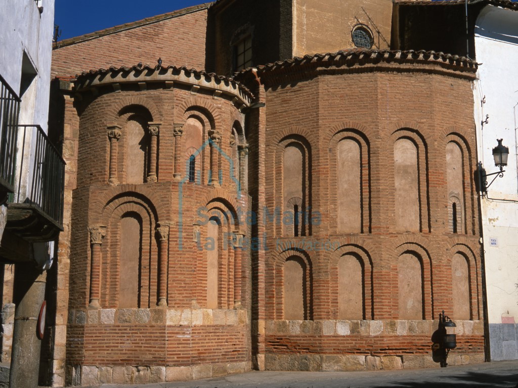 Iglesia de San Juan vista desde la plaza