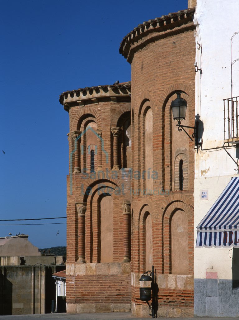 Iglesia de San Juan. Vista desde la plaza Iglesia de San Juan. Vista desde la plaza