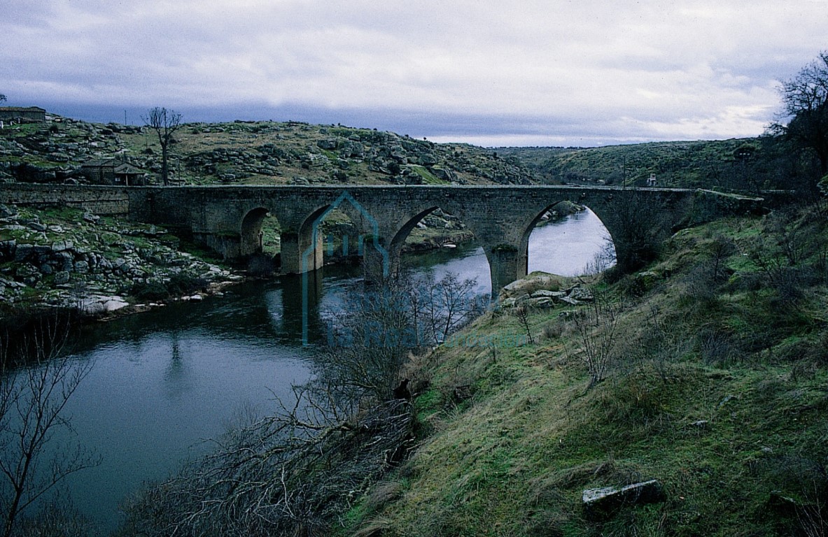 Puente sobre el río Tormes