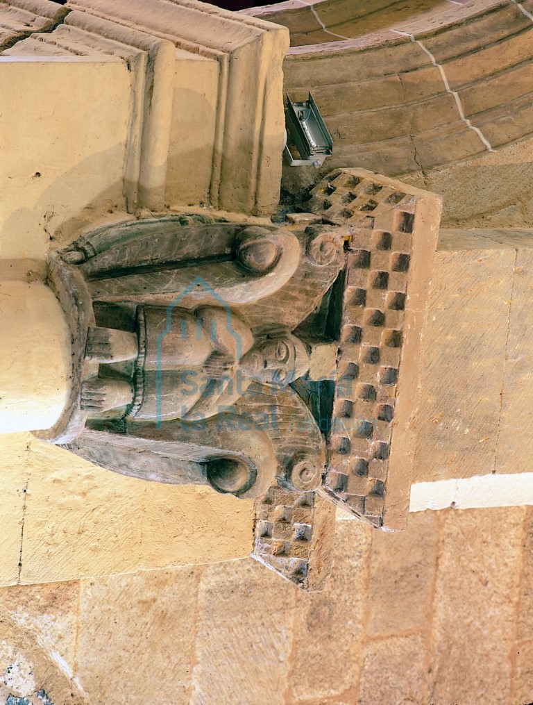 Capitel del arco triunfal