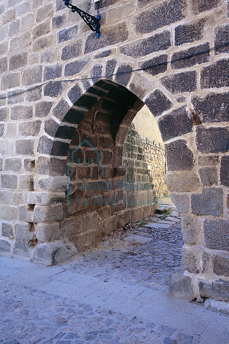 Arco de la Puerta de las Campanas