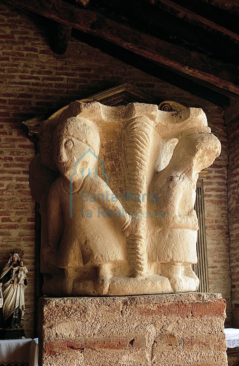 Capitel del lado de la epístola