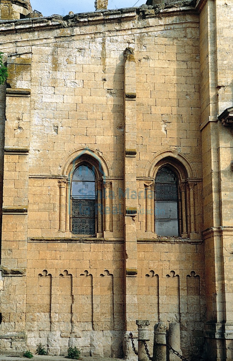 Hastial de la nave del evangelio