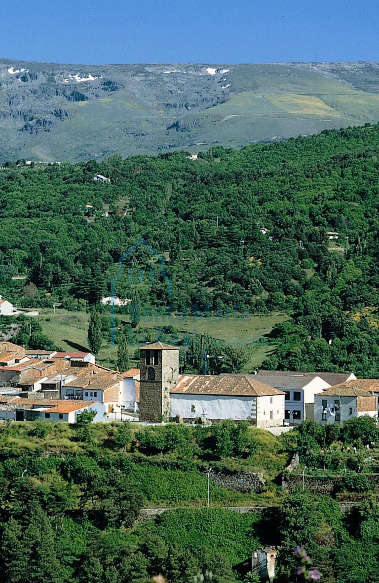 Vista general de Béjar y la iglesia