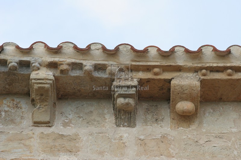 Canecillos del muro sur