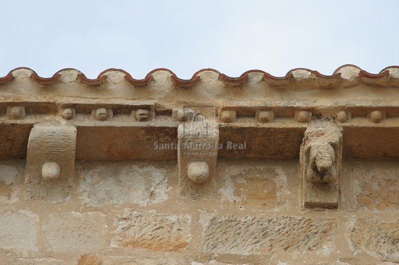 Canecillos del muro sur
