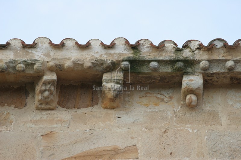 Canecillos del muro sur