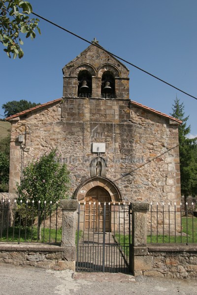 Vista frontal de la iglesia