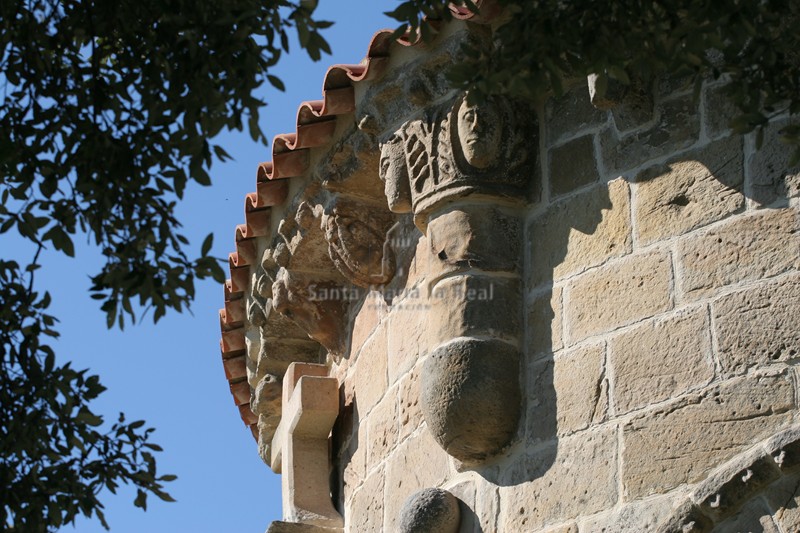 Capitel y fuste cortado de la primera columna del ábside