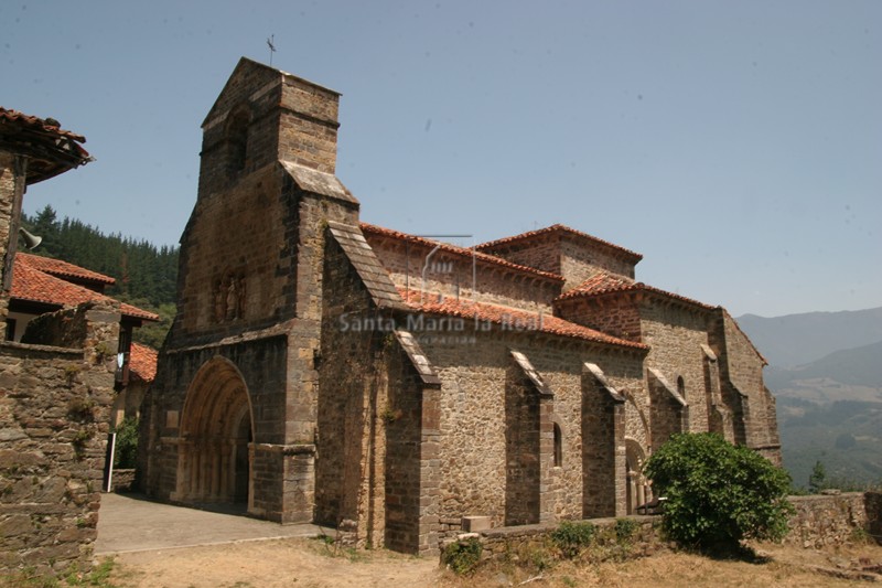 Fachadas sur y oeste de la iglesia