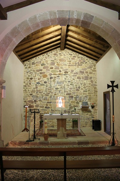 Vista interior de la cabecera de la ermita