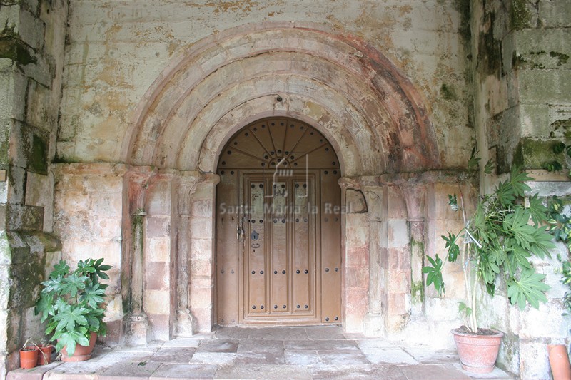 Portada meridional de la iglesia de Santa María