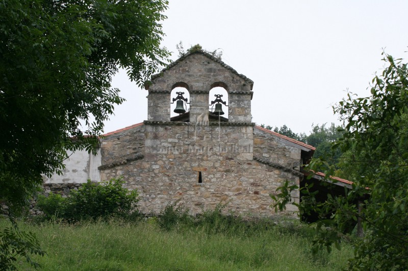 Vista de la espadaña de la iglesia