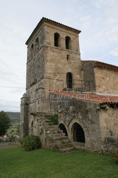 Vista general de la torre de la iglesia