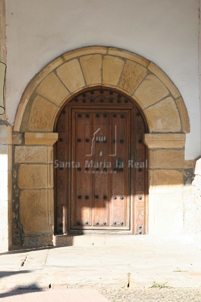 Portada de la iglesia