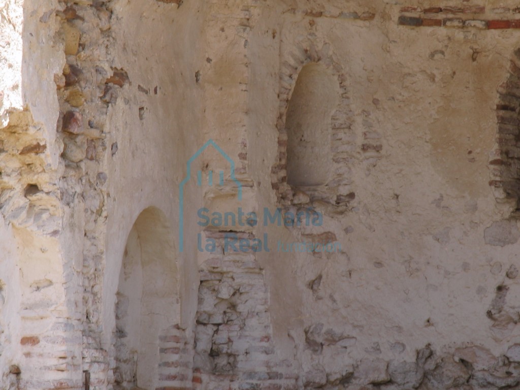 Detalle del interior de la cabecera con tres vanos