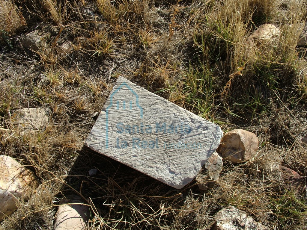 Sillar tallada a hacha Sillar tallada a hacha