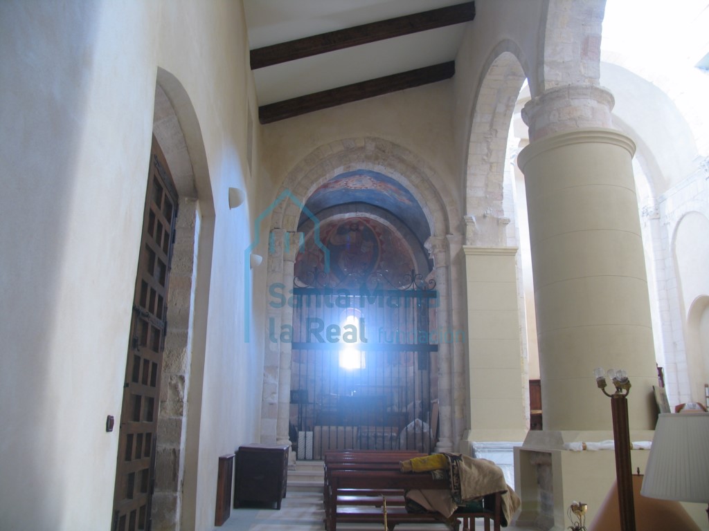 Interior de la nave septentrional de la iglesia