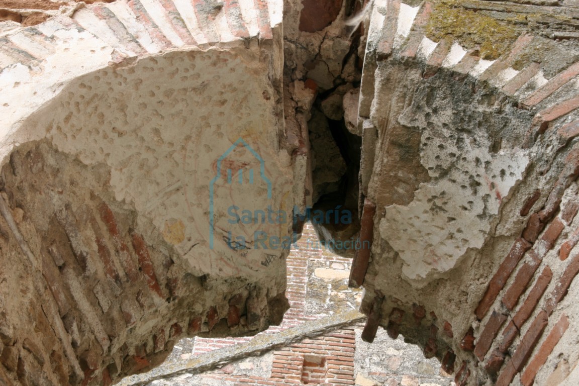 Pinturas murales en una ventana