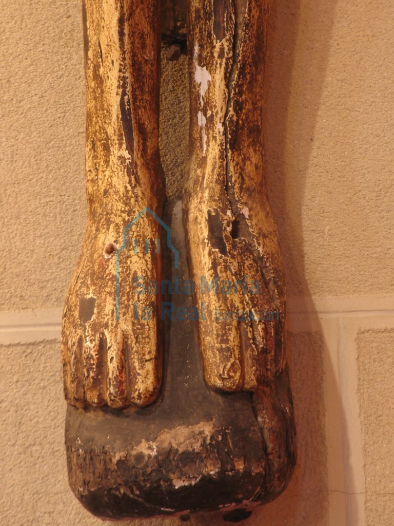 Talla de Cristo Crucificado, detalle de los pies