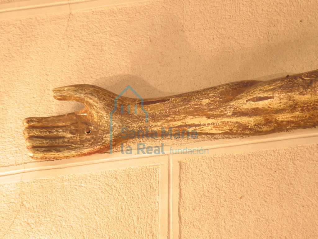 Talla de Cristo Crucificado, detalle del brazo derecho