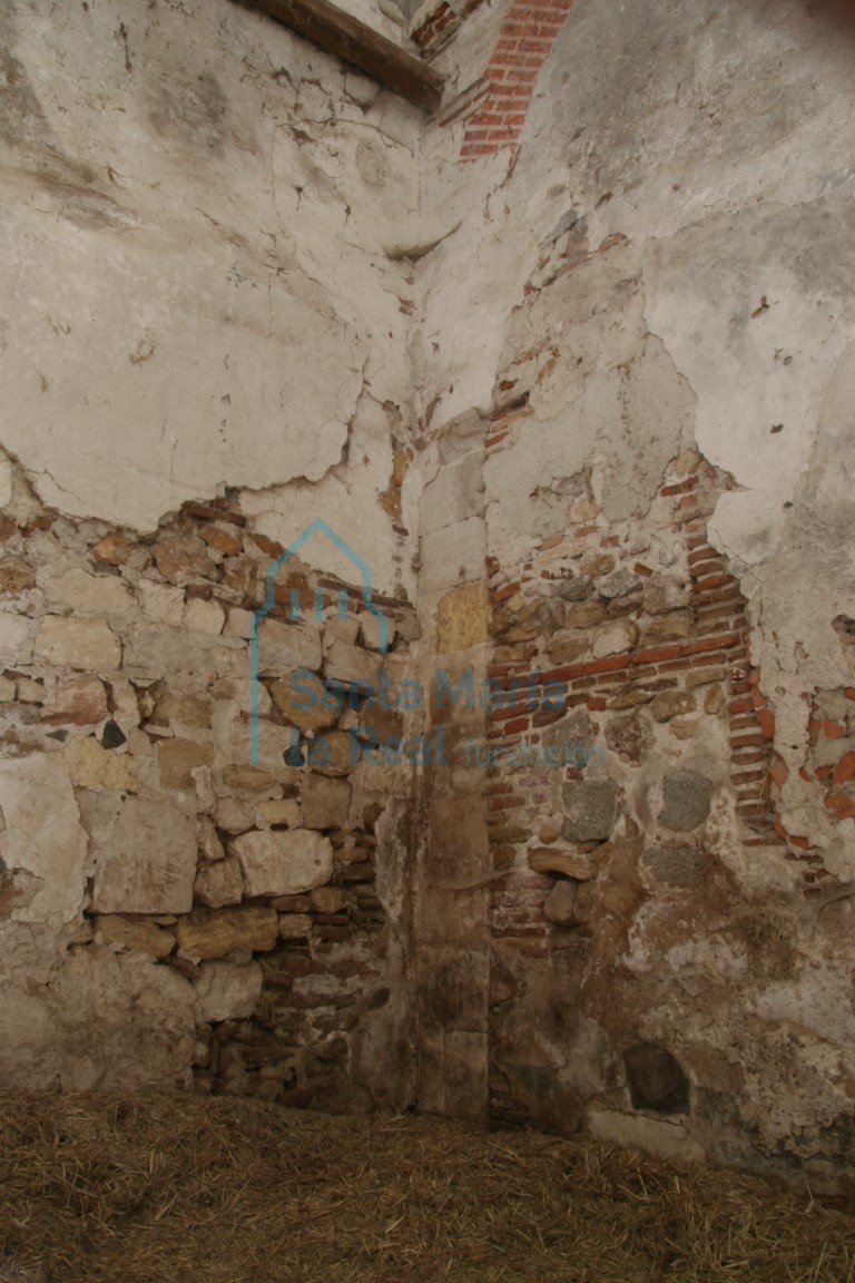 Detalle del muro interior de la cabecera