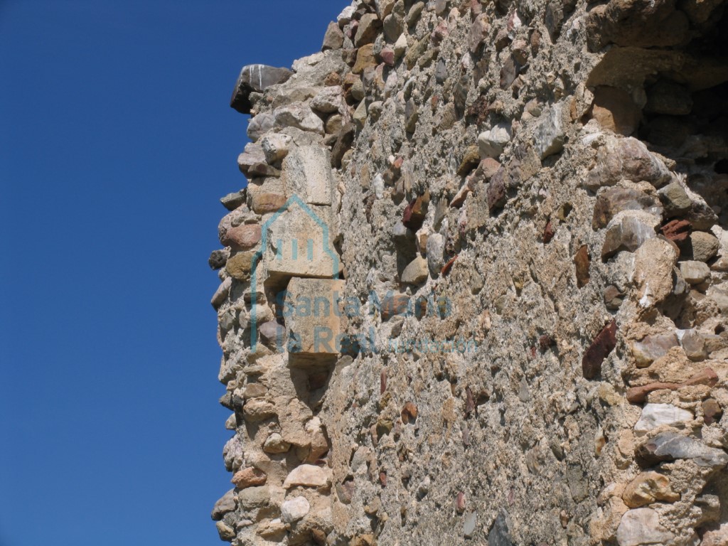 Detalle del muro de cal y canto