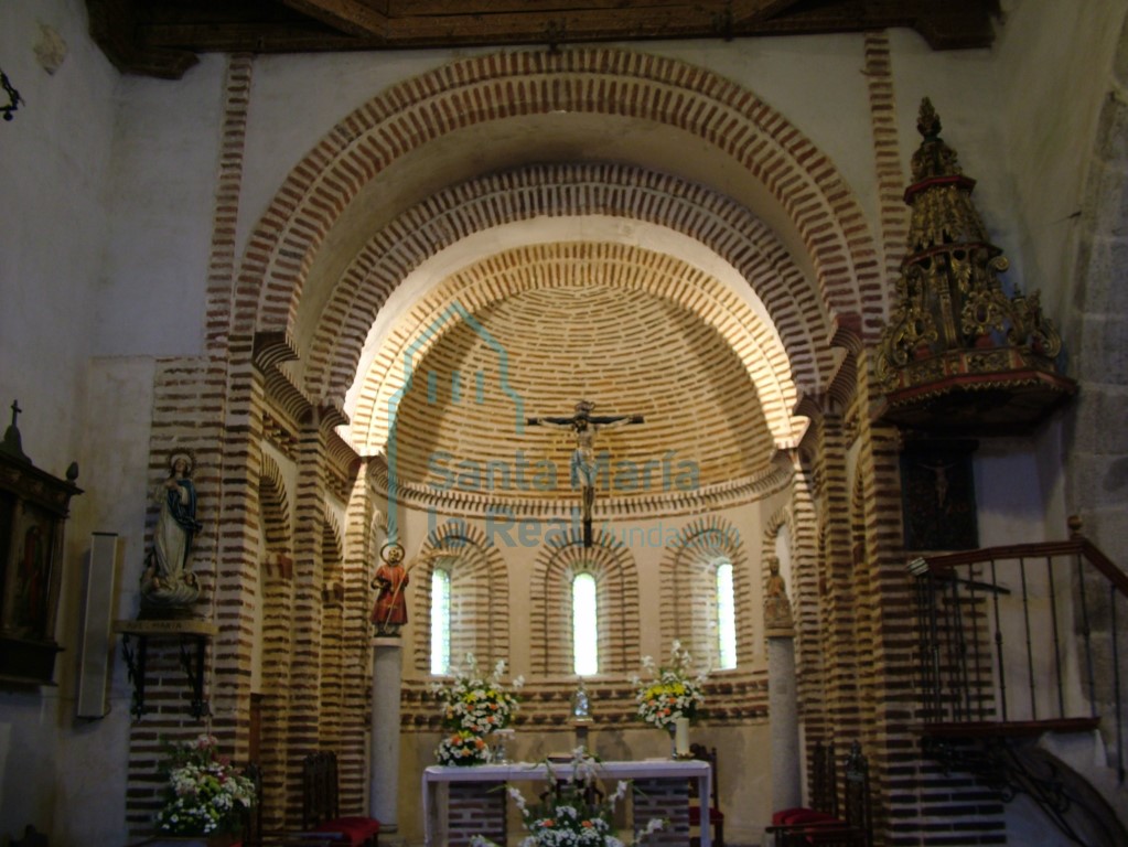 Arco triunfal de medio punto del altar mayor
