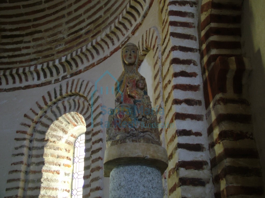 Virgen con el Niño. Vista frontal