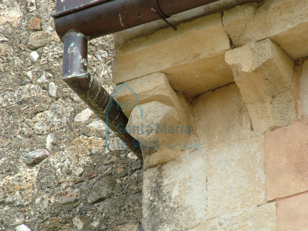 Canecillos del muro septentrional