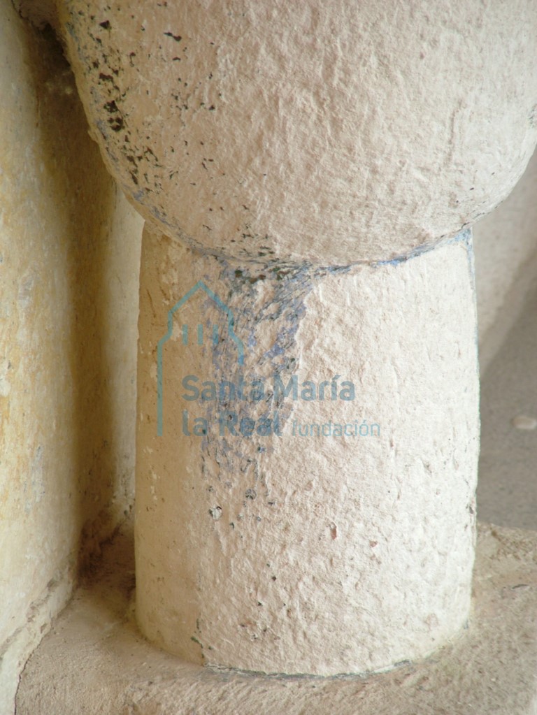 Pie de la pila aguabenditera