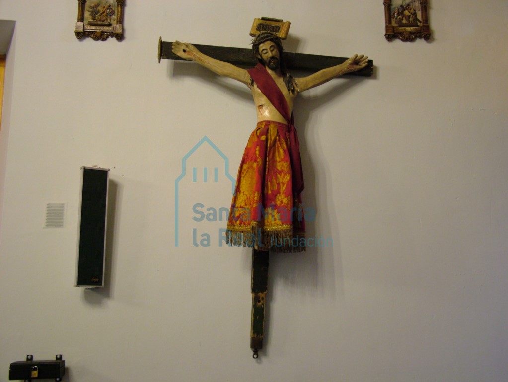 Talla de un crucificado