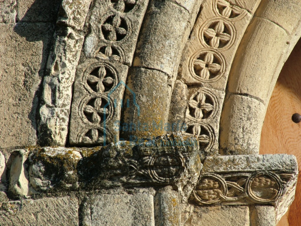 Detalle de la portada septentrional