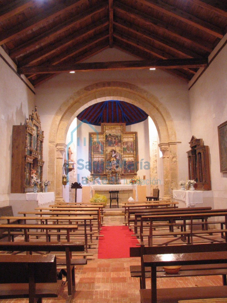 Vista del interior de la iglesia desde los pies