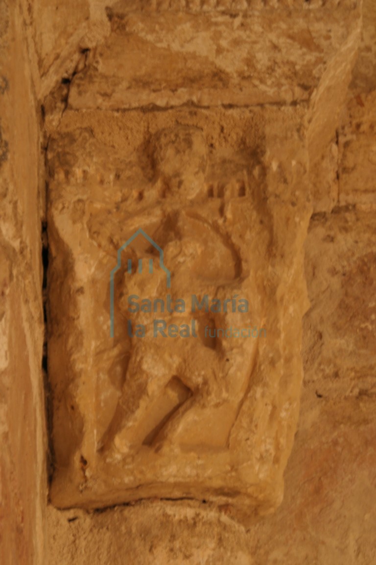 Detalle del capitel figurado de la portada meridional